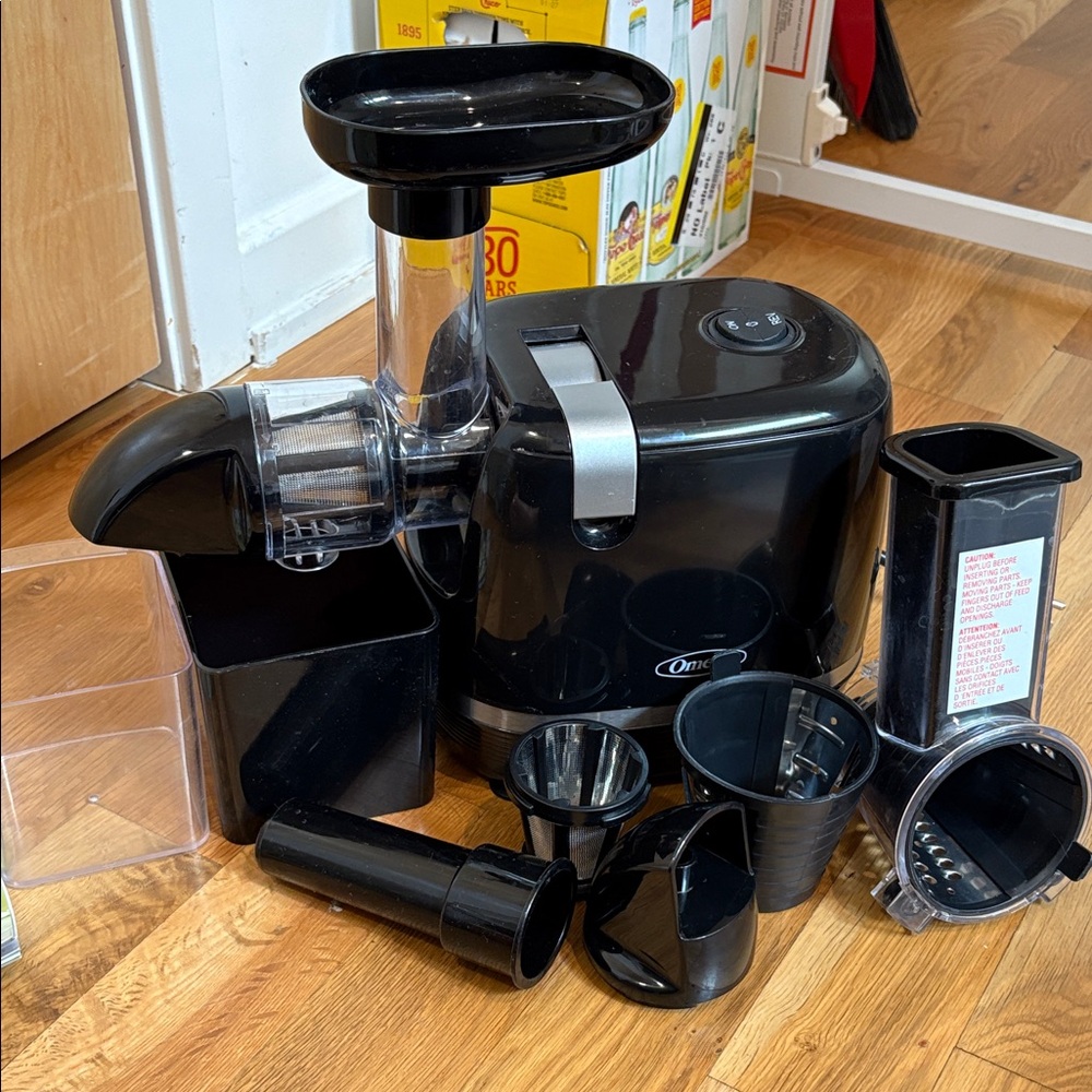 Omega Black Juicer cold press 365 with Accessories